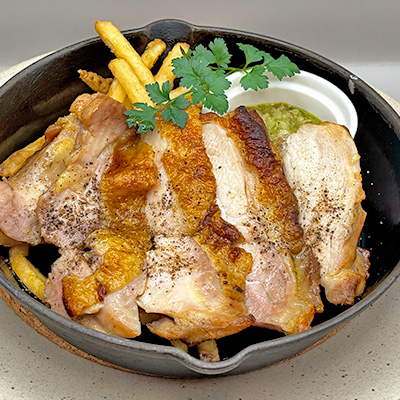 国産鶏モモ肉のグリル〜シェフ特製ソース添え〜
