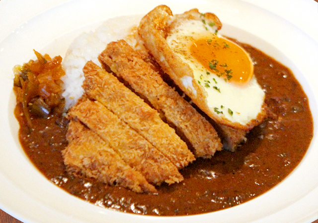 RYOロースカツカレー(目玉焼き付)